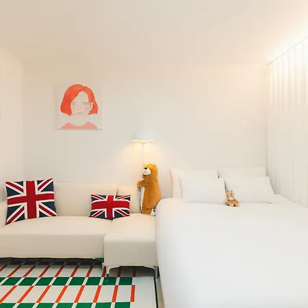 Repose Nonhyeon, Walk To Eonju Station Parking Included Apartment